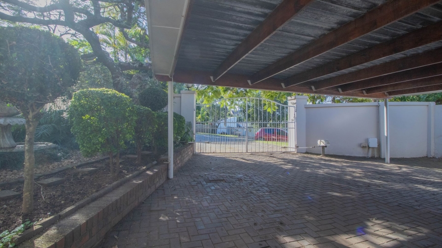 6 Bedroom Property for Sale in Beacon Bay Eastern Cape